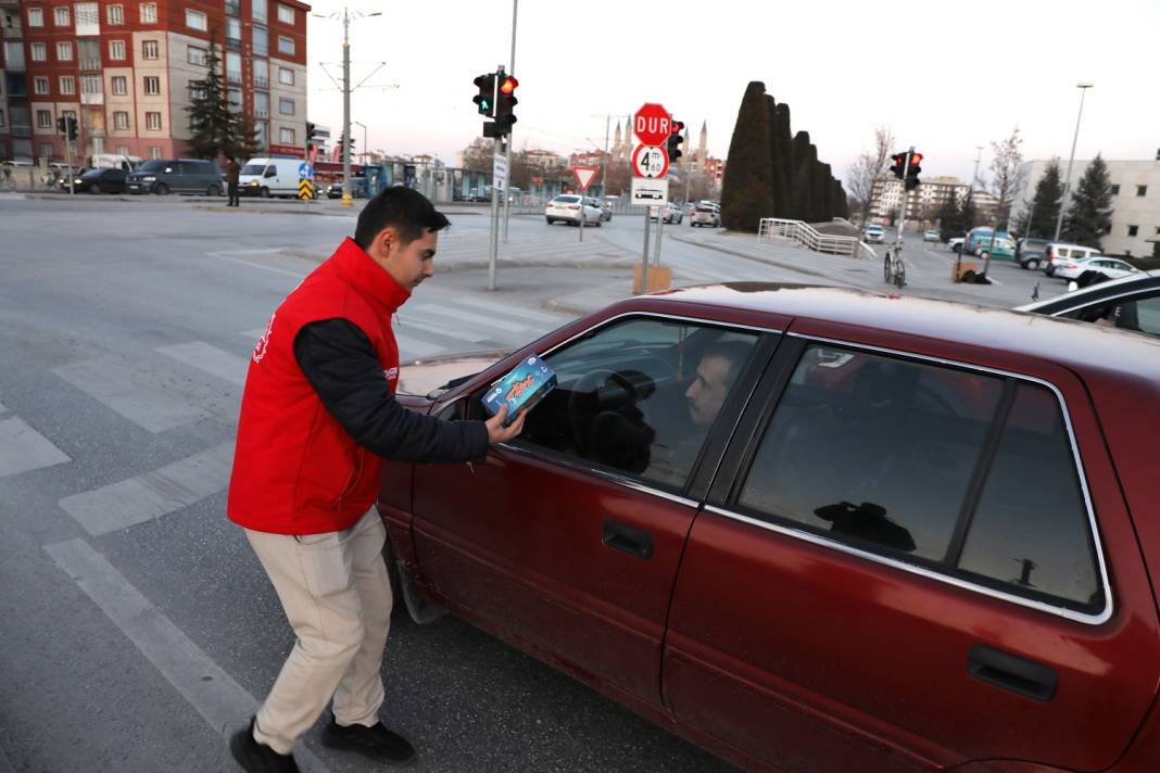Karatay’ın gençleri iftara 5 kala yollara iniyor 5